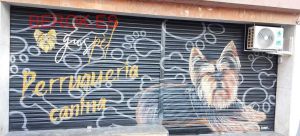 Graffiti Persiana Perruqueria Canina Perro Yorkshire Mini Realista 300x100000